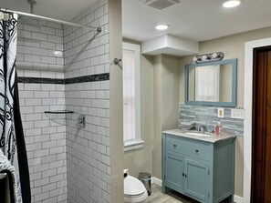 Dusche, Haartrockner, Bidet, Handtücher