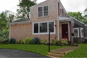 Exterior - Fido friendly Walk to Red River Beach - Sleeps 20 - Hot tub - Bring your boat! (Harwich)