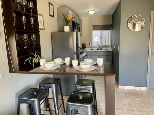 Apartamento | Cozinha privada | Geladeira grande, micro-ondas, liquidificador