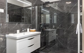 Shower - Beach front home in Vabriga (Vabriga)