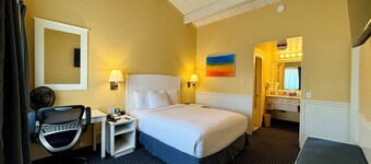 2 Bedroom Family Suite at Ocean-Side Property!