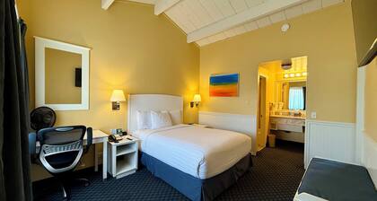 2 Bedroom Family Suite at Ocean-Side Property!