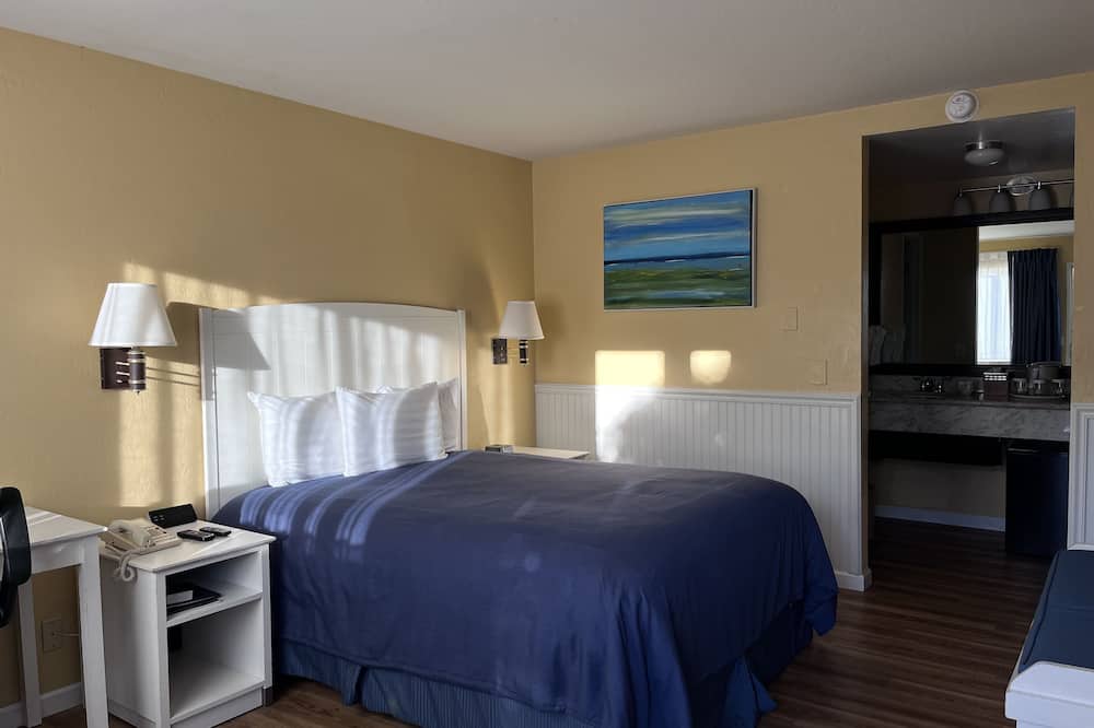 2 Bedroom PET-FRIENDLY Family Suite at Ocean-Side Property!