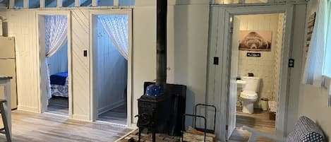 2 室のベッドルーム、アイロン / アイロン台、WiFi、ベッドシーツ