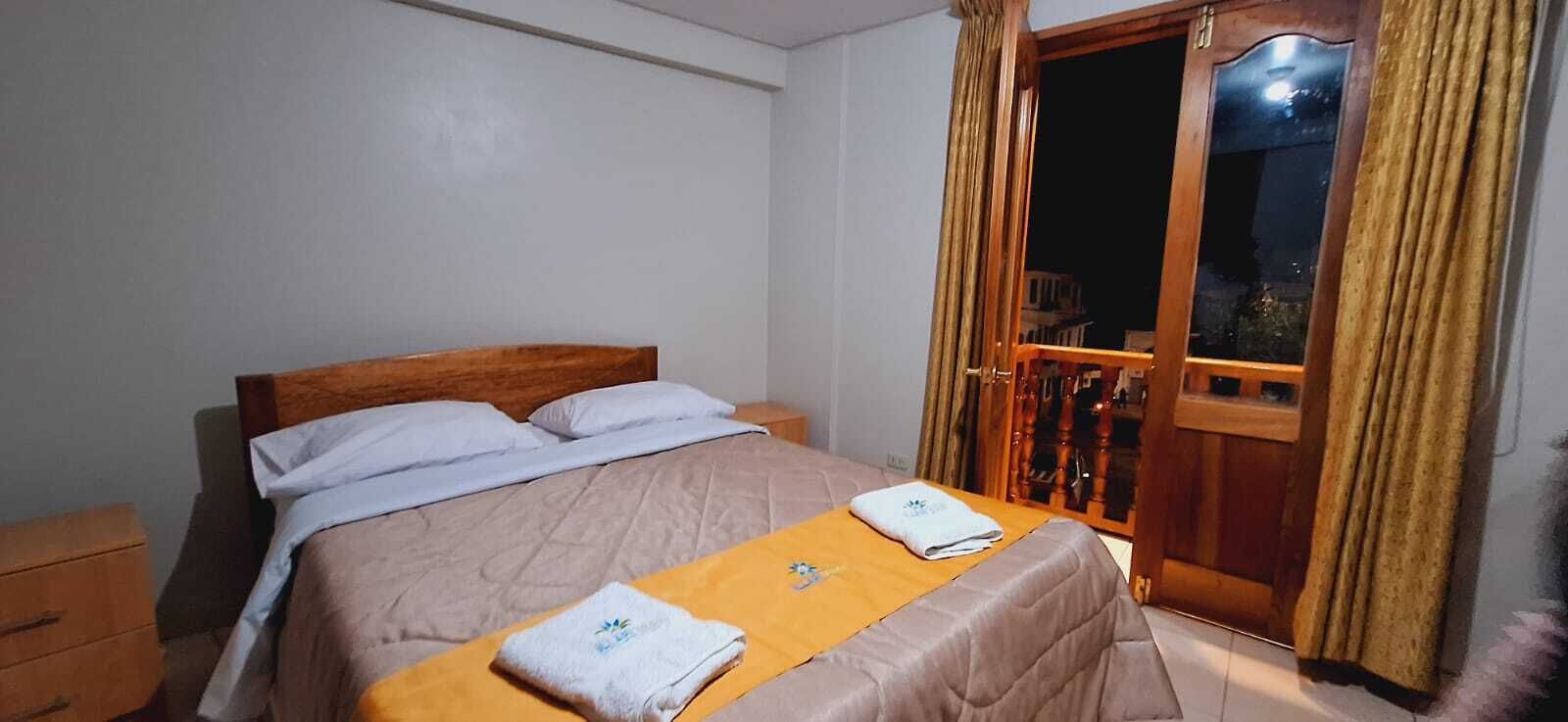 Ropa de cama hipoalergénica y escritorio 