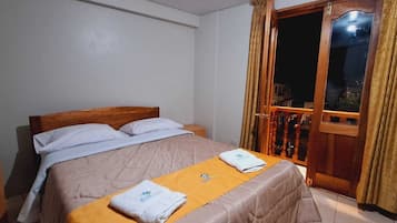 Ropa de cama hipoalergénica y escritorio