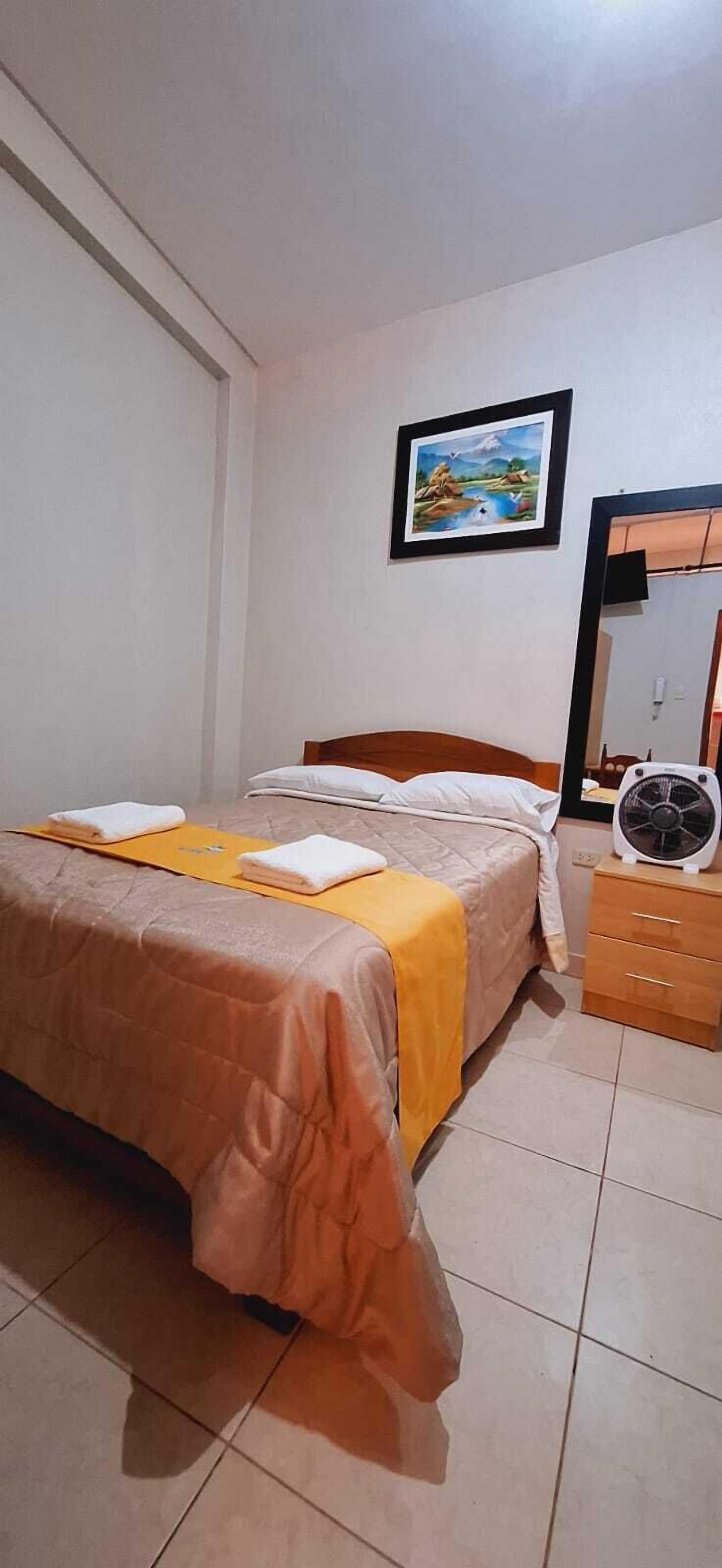 Kahden hengen perushuone, sauna, pohjakerroksessa | Allergiatestatut vuodevaatteet, työpöytä