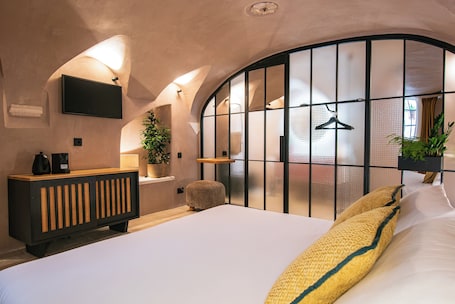Basic Room | 1 bedroom, Egyptian cotton sheets, premium bedding, memory foam beds