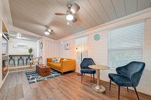 Smart-TV, peis og bøker