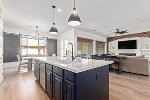 Dining - Large Glendale Home with Pool, Sleeps 11, Near Cardinals Stadium, Pets Allowed (Glendale)