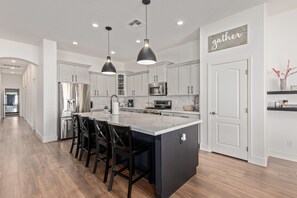 Fridge, microwave, oven, stovetop - Large Glendale Home with Pool, Sleeps 11, Near Cardinals Stadium, Pets Allowed (Glendale)