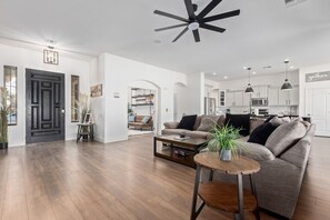 Smart TV, fireplace, books - Large Glendale Home with Pool, Sleeps 11, Near Cardinals Stadium, Pets Allowed (Glendale)