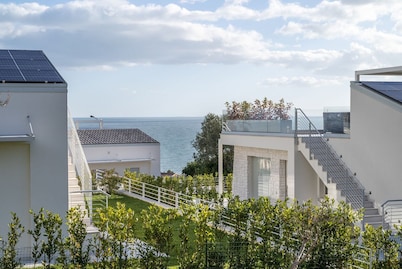 N272 - Numana, wonderful villa with sea view