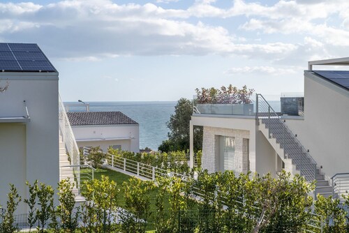 N272 - Numana, wonderful villa with sea view