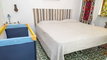 3 bedrooms, bed sheets