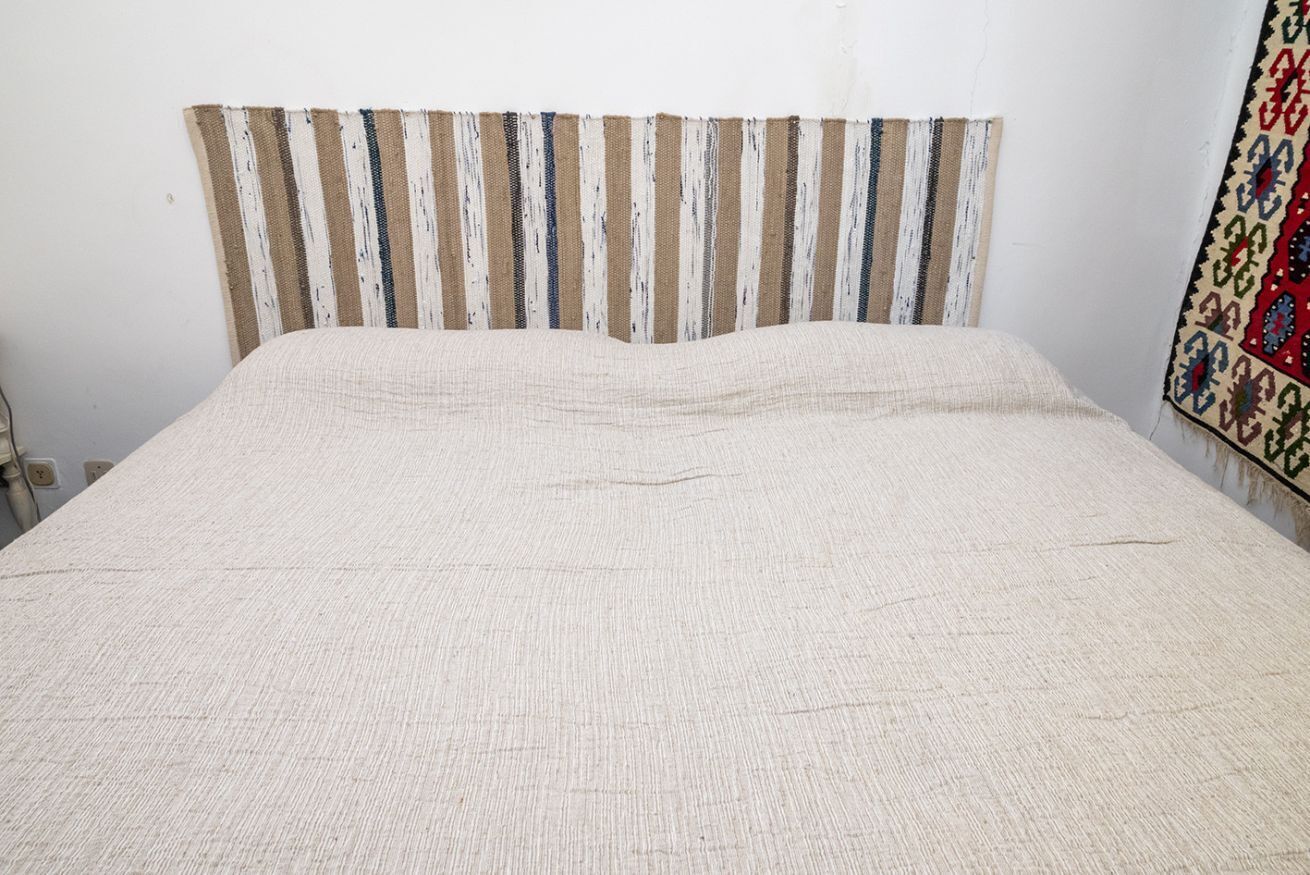 3 bedrooms, bed sheets