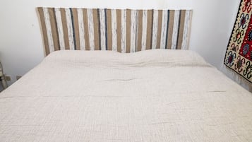 3 bedrooms, bed sheets