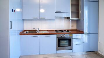 Fridge, oven, dishwasher