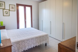 2 bedrooms, bed sheets