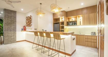 Coastal Comfort: Cozy 4BR Villa, 5 Min Walk to Finns Beach