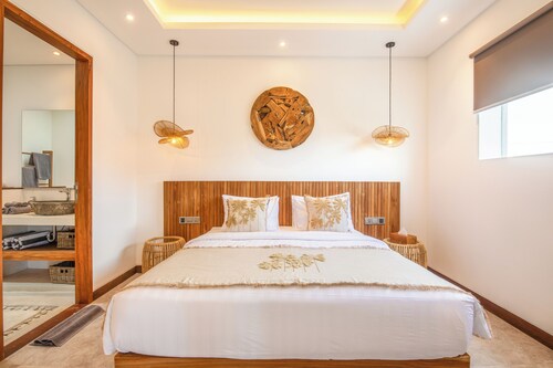 Coastal Comfort: Cozy 4BR Villa, 5 Min Walk to Finns Beach