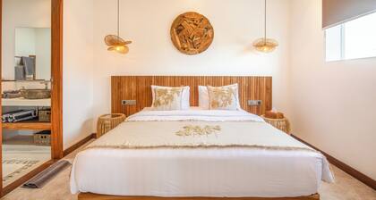 Coastal Comfort: Cozy 4BR Villa, 5 Min Walk to Finns Beach