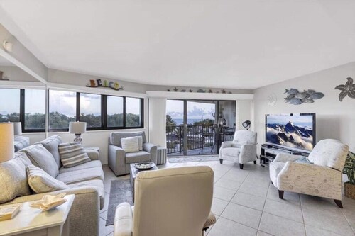 Sunrise, Award winning, Ocean View Condo in the Keys