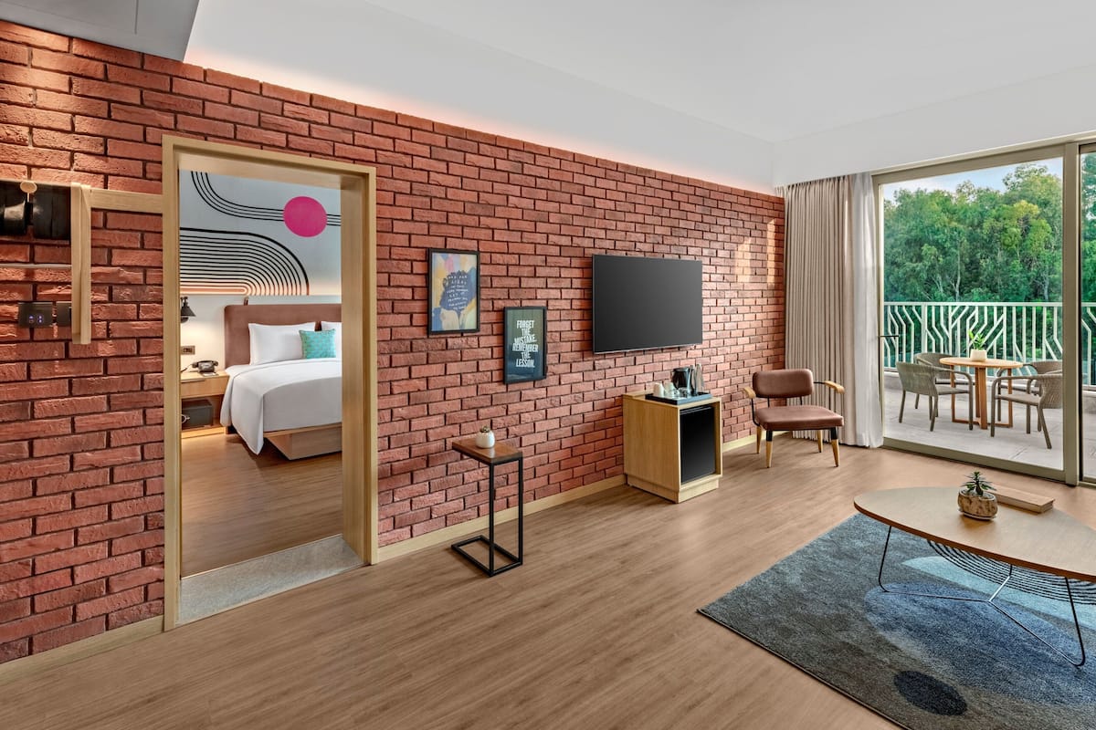 Suite, 1 letto king con divano letto | Biancheria da letto di alta qualità, minibar, una cassaforte in camera
