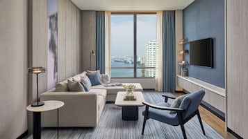 55-tums platt-tv med kabelkanaler