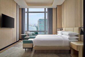 Presidentiële suite, 1 kingsize bed, uitzicht op de stad | Luxe beddengoed, pillowtop-bedden, een kluis op de kamer, een bureau