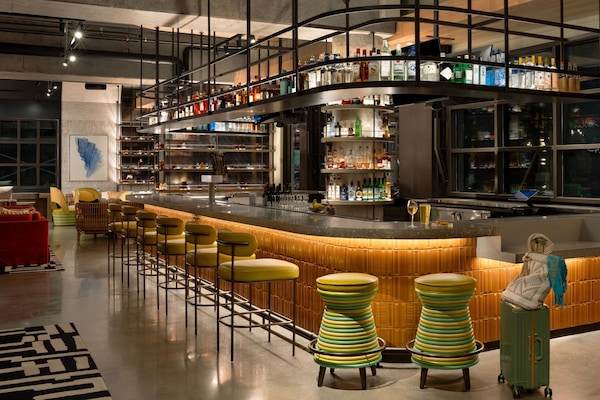 3 bars/lounges, poolside bar