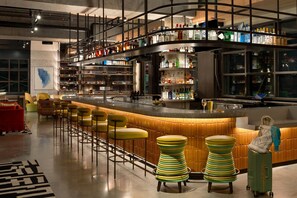 3 bars/lounges, poolside bar - Moxy St. Petersburg Downtown (St. Petersburg)