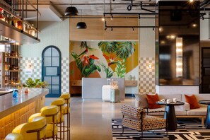 Lobby - Moxy St. Petersburg Downtown (St. Petersburg)
