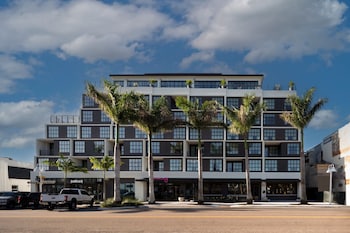 Moxy St. Petersburg Downtown