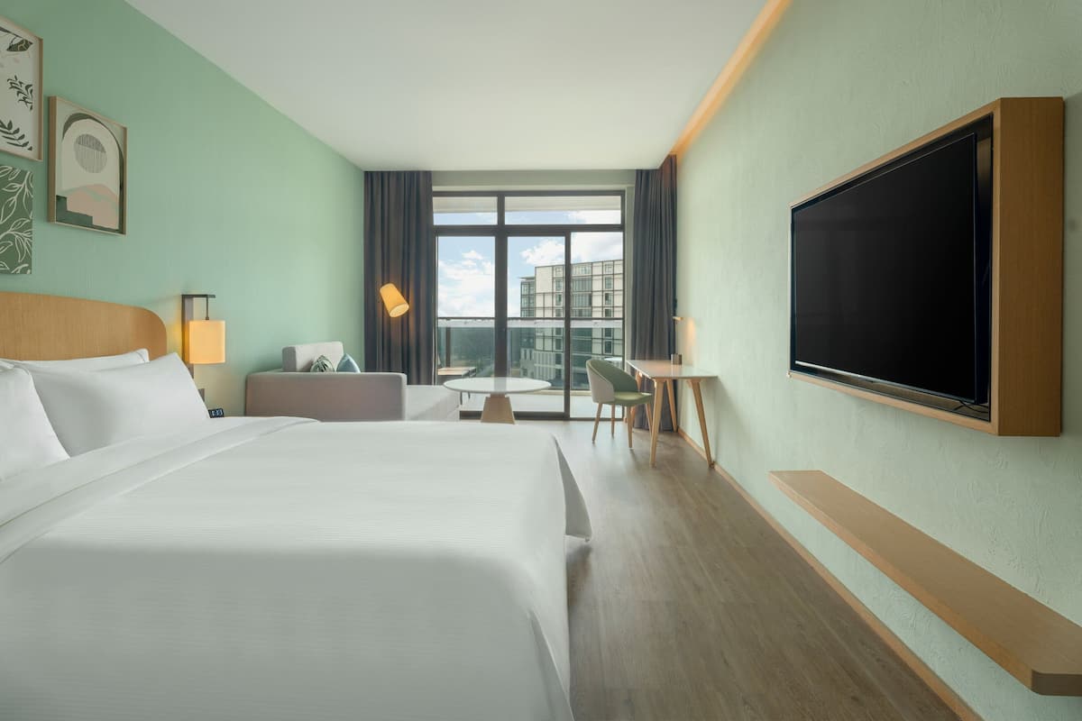 Premium bedding, down duvets, in-room safe, desk