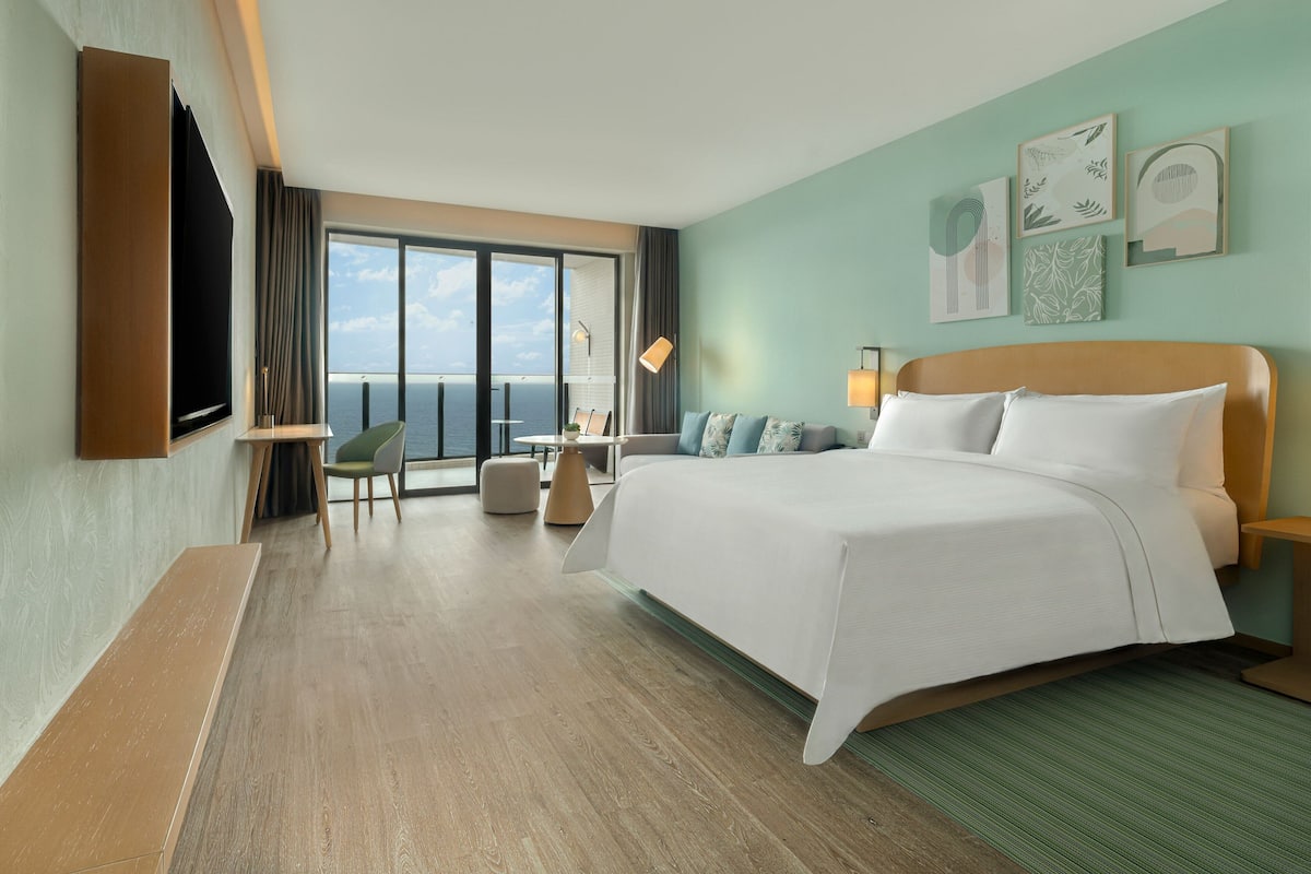 Premium bedding, down duvets, in-room safe, desk
