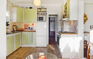 Fridge, stovetop, dishwasher, coffee/tea maker