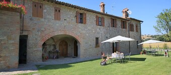 Apartment in Todi with Pool & History