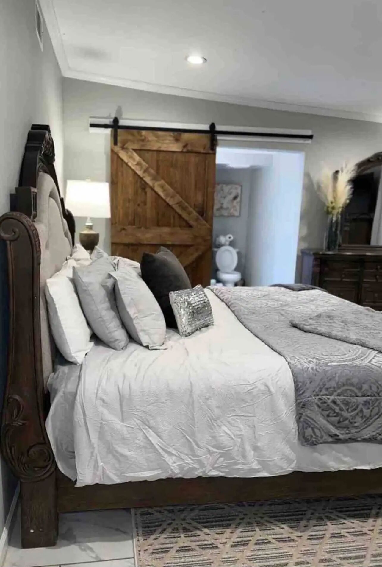 3 chambres, fer et planche à repasser, Wi-Fi, draps fournis