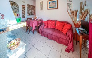 Fernseher, Kamin, Tischtennisplatte