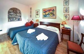 1 Schlafzimmer, Reisekinderbett, kostenloses WLAN, Bettwäsche