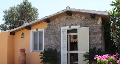 Cottage Ă Calasetta en Sardaigne avec jardin