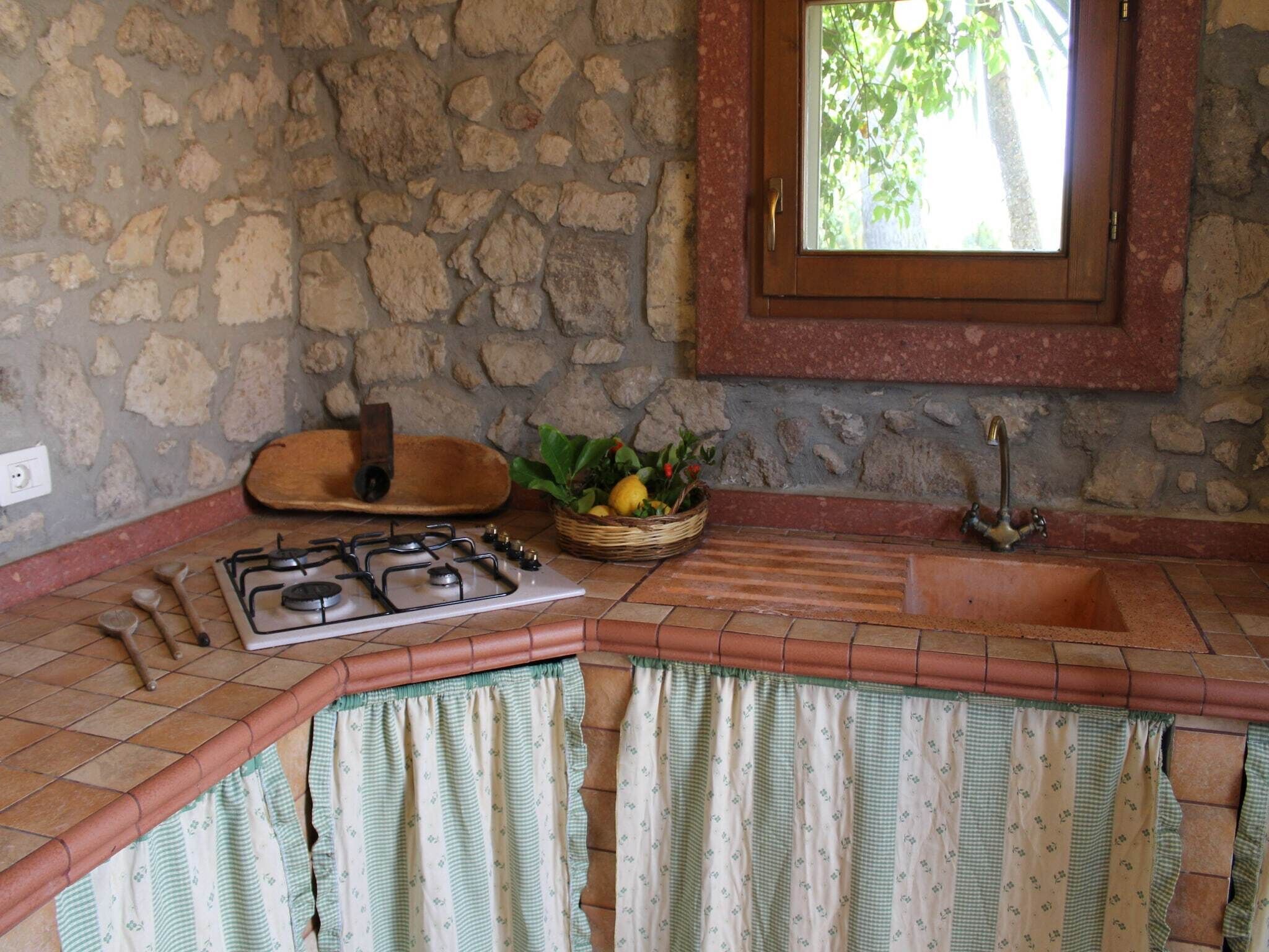 Réfrigérateur, four, plaque de cuisson, cafetière/bouilloire