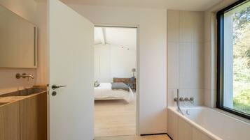 6 bedrooms, free WiFi