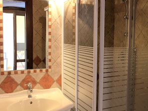 Shower, bidet - Holiday Home in Sabina with Saltwater Pool (Selci)