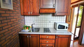 Frigorifero, microonde, forno, piano cottura