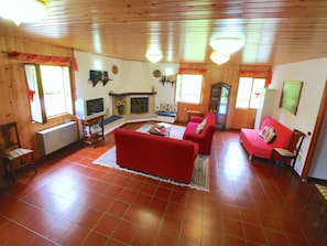 TV, fireplace - Chalet in Umbria with Private Pool (Città di Castello)