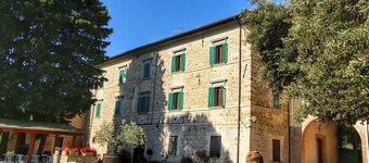 Farmhouse with Pool – Pets Welcome!