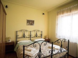 2 bedrooms, WiFi - Holiday Home in Paciano near Lake Trasimeno (Paciano)
