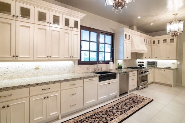 Frigorífic, microones, forn i placa de cuina